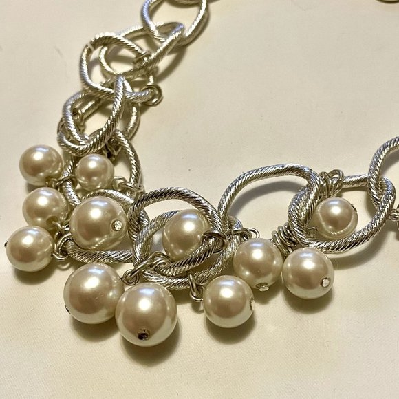 4 for $20 Sale Liz Claiborne Silver Tone Link & Faux Pearl Necklace - Picture 3 of 6